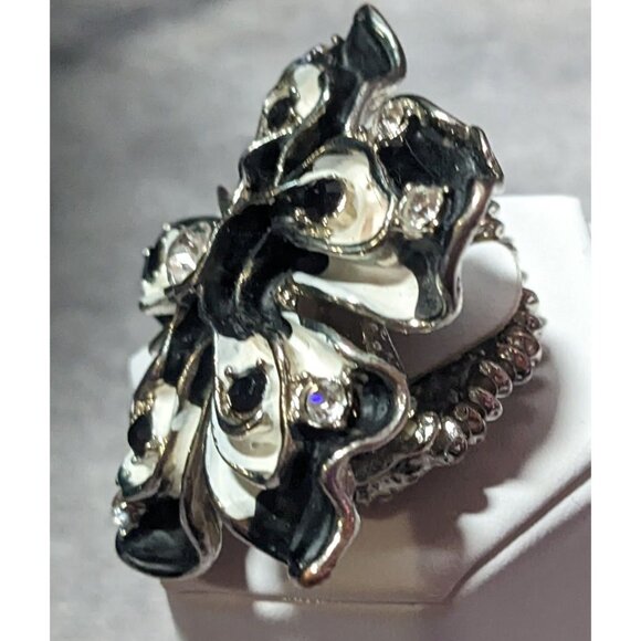 Chunky Floral Black And White Stretch Statement Ring Size 6 1/2 - Picture 13 of 16
